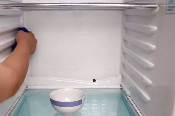 冰箱冷藏箱有水怎么处理？冰箱冷藏室结冰怎样除
