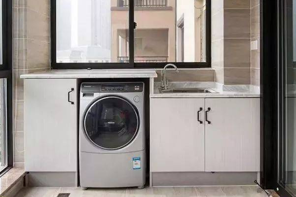 滚筒洗衣机的过滤网在哪个地方？ 